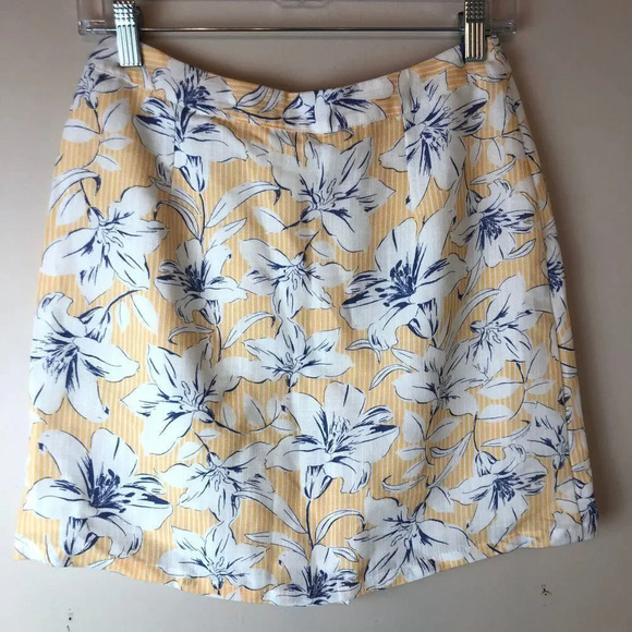 Lost + Wander | Yellow Floral Button Mini Skirt - Picture 3 of 4